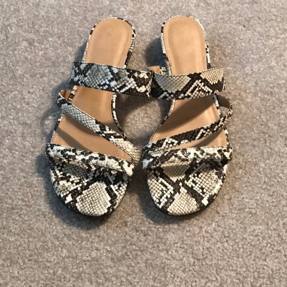 Market & Spruce sandals
